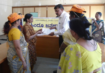 HJS members submitting Memorandum at Hubli